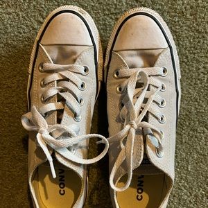 Low top light gray converse